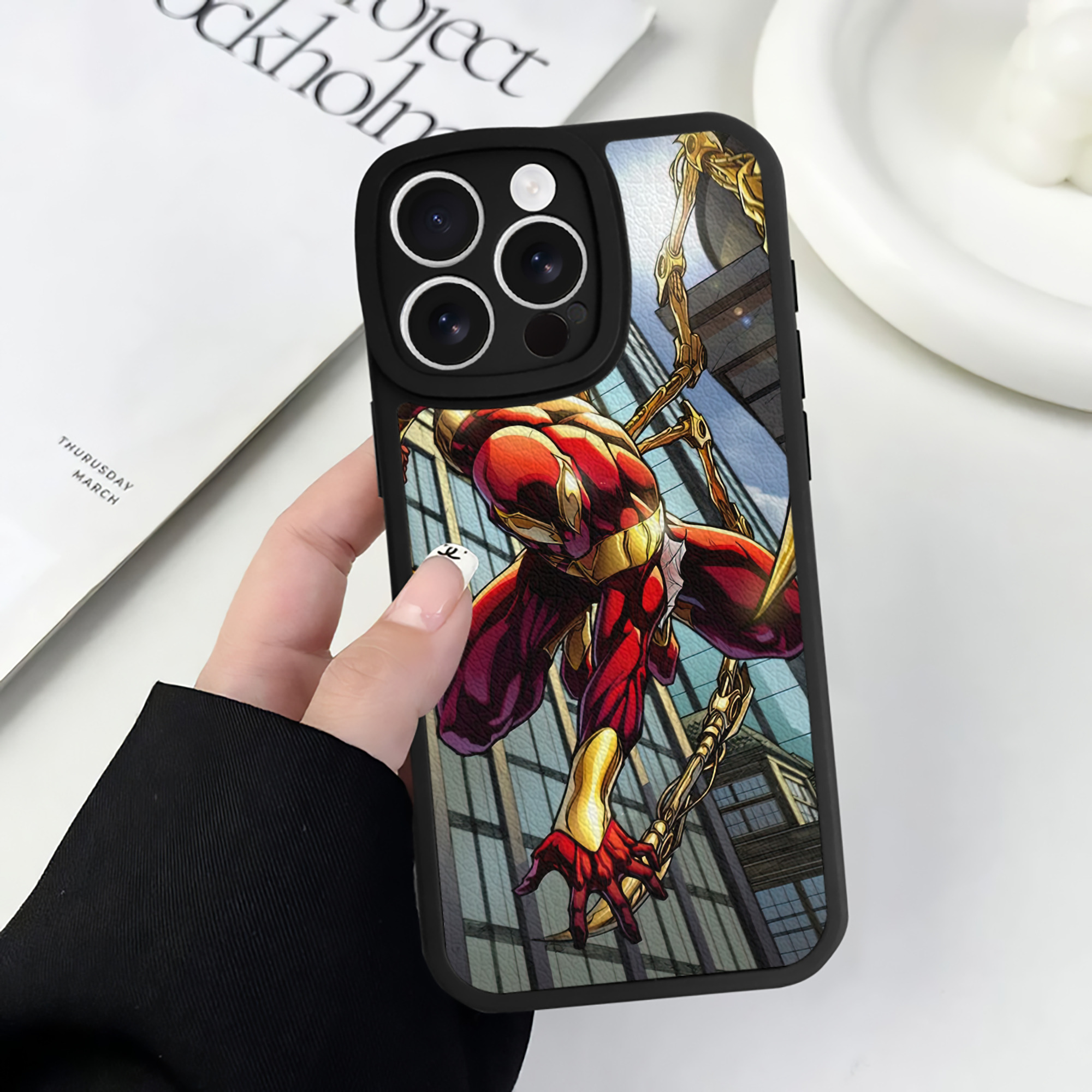 （画像用） Spider Man スパイダーマン 【iPhone 16シリーズ対応】シリコンスマホケース（レザー調） 材質：シリコン